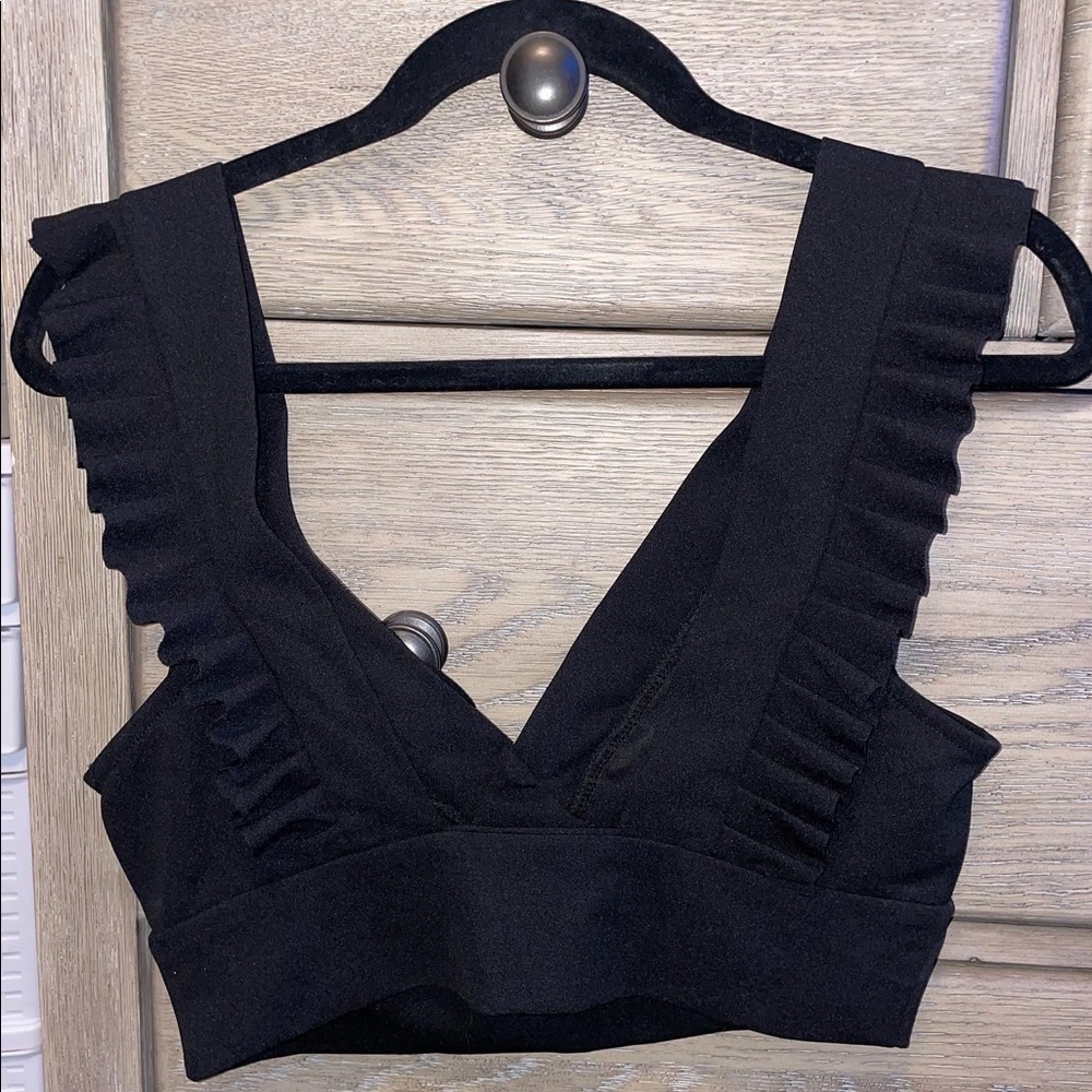 Black cropped tank